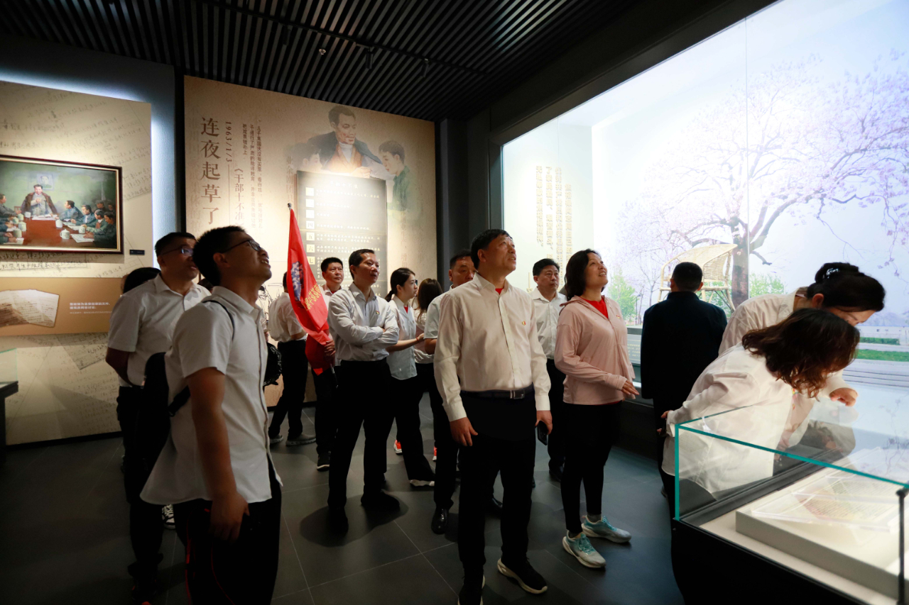 砥礪初心使命，汲取奮進力量丨花花牛乳業(yè)集團黨委組織開展學習“焦裕祿精神”主題黨日活動
