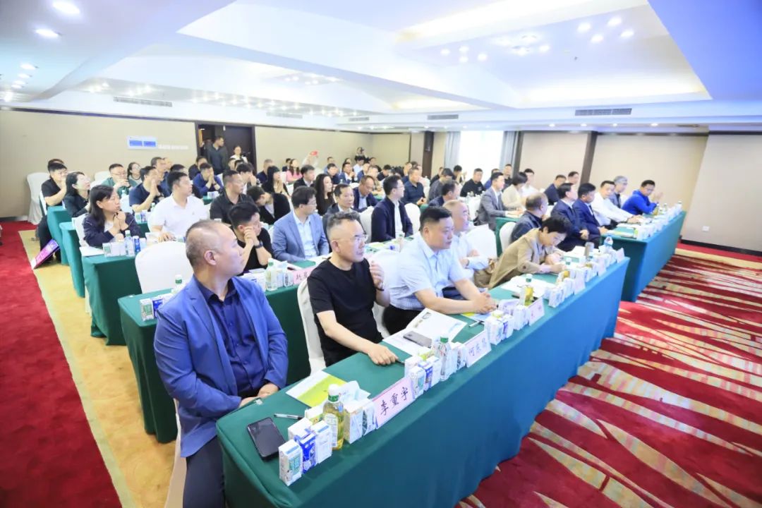 河南省2024國(guó)家“學(xué)生飲用奶計(jì)劃”推廣工作推進(jìn)會(huì)在鄭州成功舉辦！