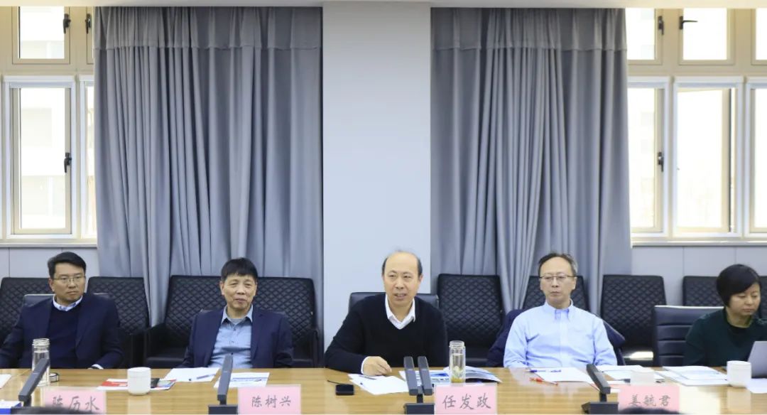 花花牛乳業(yè)集團(tuán)黨委書記、董事長唐洪峰一行赴中原食品實(shí)驗(yàn)室同中國工程院院士、中原食品實(shí)驗(yàn)室主任任發(fā)政座談交流