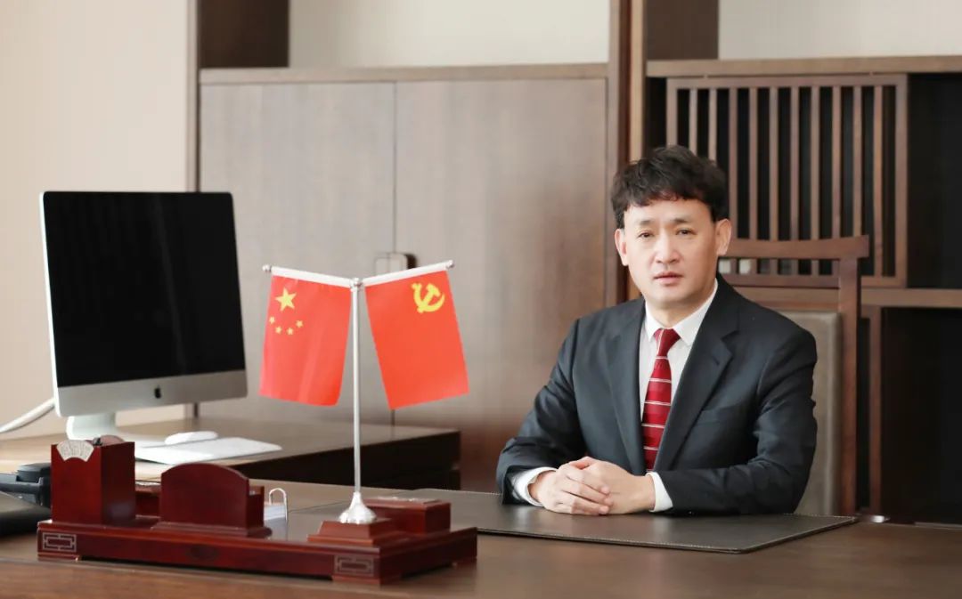 雙雙獲獎 喜事連連｜ 花花牛乳業(yè)集團榮獲“河南省知名品牌”獎，董事長關曉彥榮膺“2022年度品牌人物”