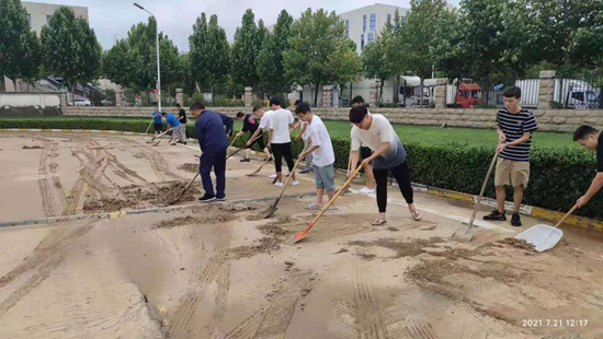 微光匯聚、風(fēng)雨同舟，我們一起扛！