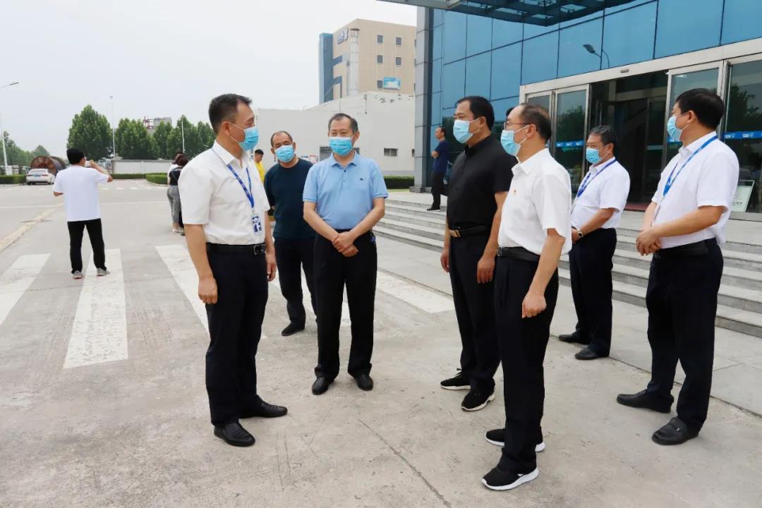 鄭州市安全生產(chǎn)雙重預防體系建設(shè)現(xiàn)場觀摩會在花花牛乳業(yè)集團鄭州分公司召開