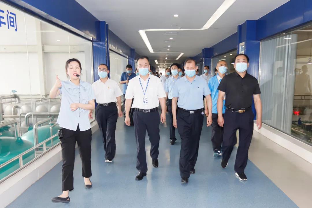 鄭州市安全生產(chǎn)雙重預防體系建設(shè)現(xiàn)場觀摩會在花花牛乳業(yè)集團鄭州分公司召開