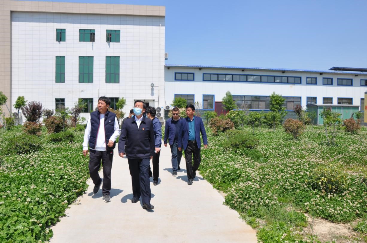 商丘市委常委、宣傳部部長王全周一行蒞臨睢縣瑞亞牧業(yè)有限公司調(diào)研