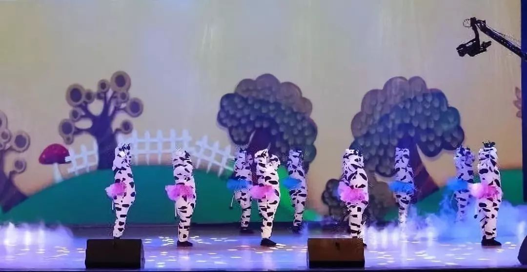 “贏在2019”，花花牛乳業(yè)集團2019年新春晚會盛大開幕