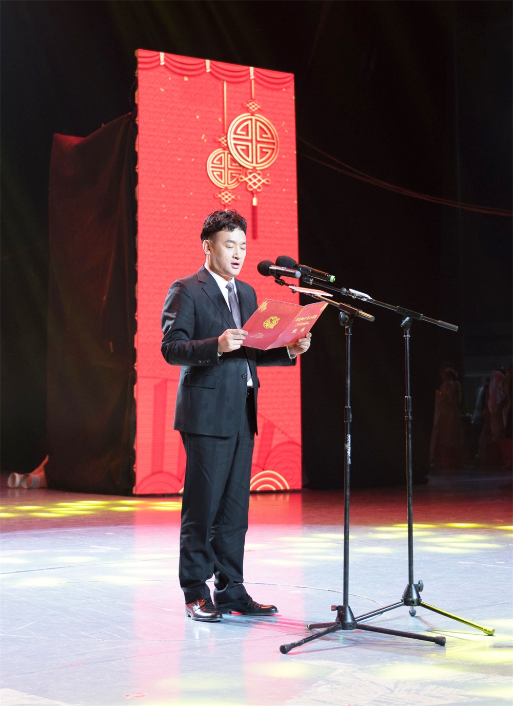 “不忘初心、聚力前行” 花花牛集團(tuán)2018迎新春聯(lián)歡會(huì)隆重舉行