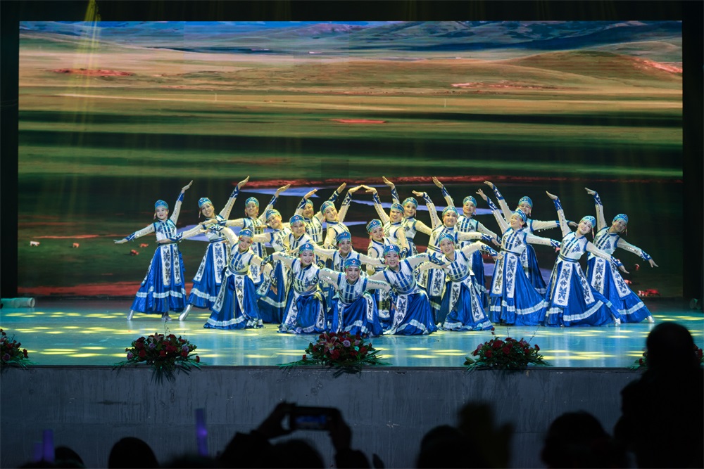 “不忘初心、聚力前行” 花花牛集團(tuán)2018迎新春聯(lián)歡會(huì)隆重舉行