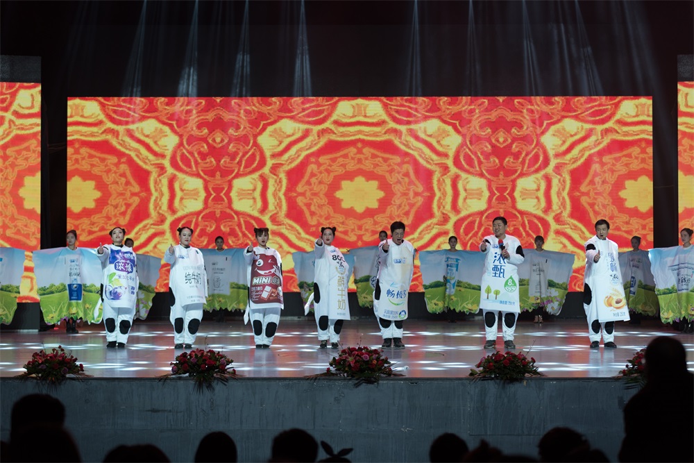 “不忘初心、聚力前行” 花花牛集團(tuán)2018迎新春聯(lián)歡會(huì)隆重舉行