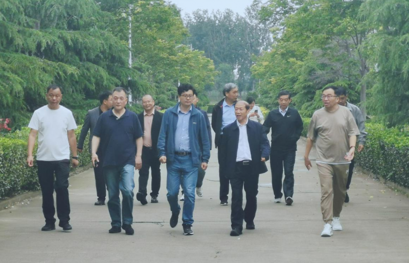 花花牛丨河南農(nóng)業(yè)大學(xué)黨委副書記、校長介曉磊一行蒞臨花花牛河南瑞亞參觀調(diào)研