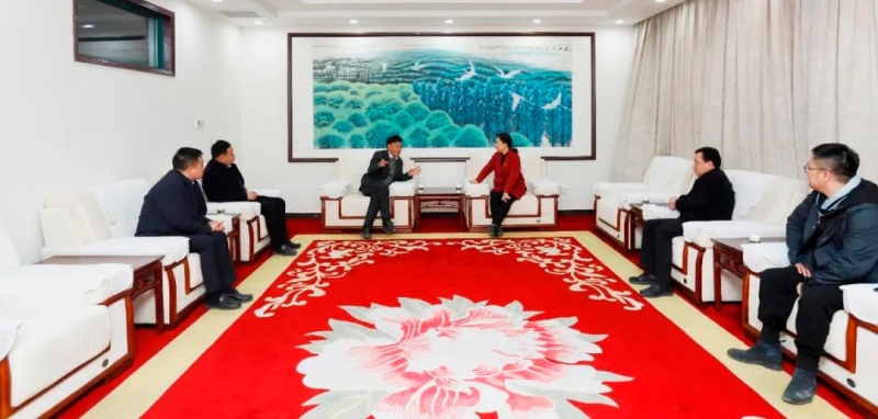 發(fā)揮產(chǎn)業(yè)優(yōu)勢 助力鄉(xiāng)村振興 | 民權縣委副書記、縣長王靜嫻會見關曉彥董事長一行