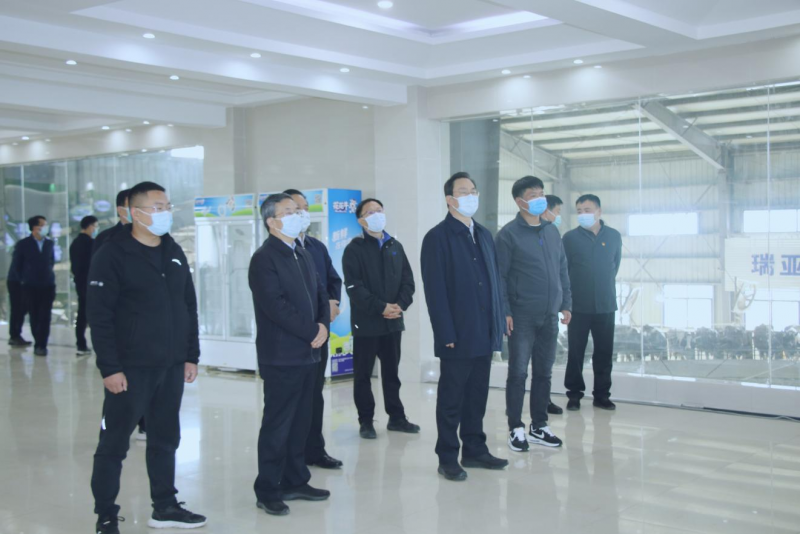 河南省人大常委會(huì)黨組書記、副主任孔昌生蒞臨花花牛魯山瑞亞牧場參觀調(diào)研
