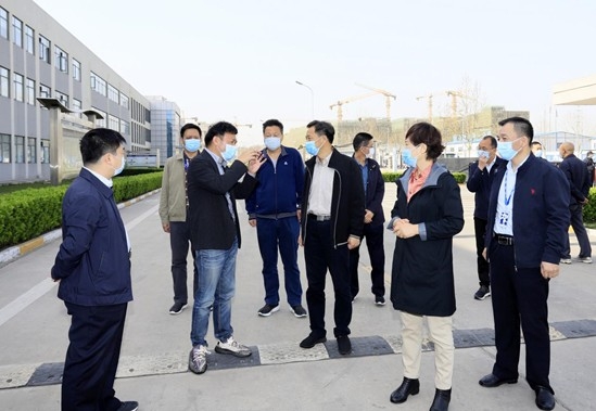 鄭州市人大副主任孫黎、市政府副市長李喜安一行 蒞臨花花牛開展“三送一強”活動