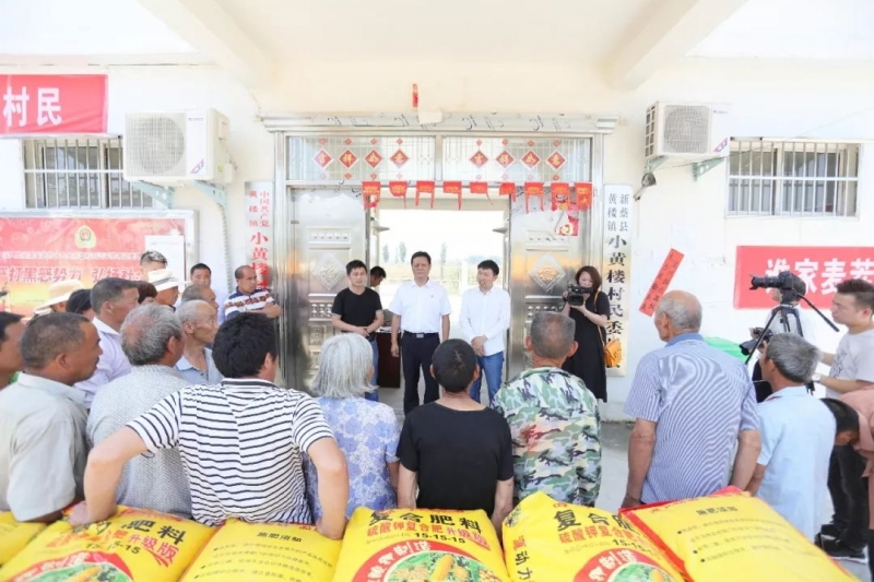 秋種化肥進(jìn)農(nóng)戶 精準(zhǔn)扶貧及時(shí)雨 | 花花牛集團(tuán)精準(zhǔn)扶貧在行動