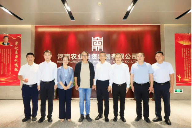 東方甄選俞敏洪先生到訪河南農(nóng)投集團(tuán)，品嘗花花牛產(chǎn)品并給予高度評(píng)價(jià)